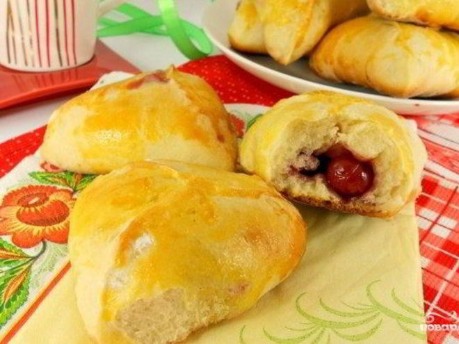 Рецепт пирожков духовых с вишней