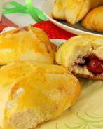 Пирожки духовые с вишней