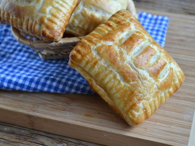 Рецепт пирожков из слоеного бездрожжевого теста