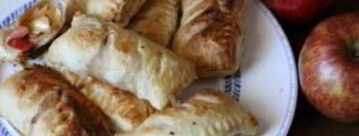 пирожки из слоеного теста с яблоками. Шаг 5