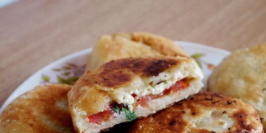 Пирожки с брынзой и зеленью