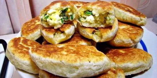 Пирожки с черемшой, рисом и луком