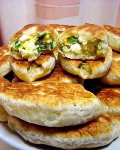 Пирожки с черемшой, рисом и луком