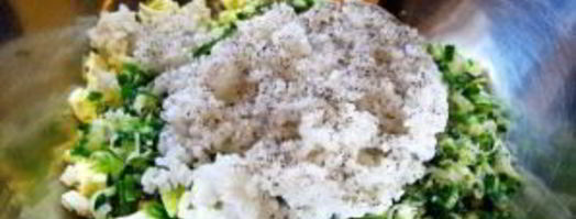 пирожки с черемшой, рисом и луком. Шаг 2