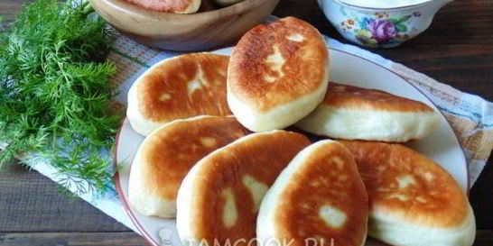 Пирожки с горохом, жареные на сковороде