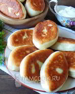 Пирожки с горохом, жареные на сковороде