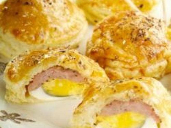 Рецепт пирожков с колбасой и яйцом