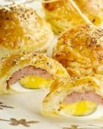 Пирожки с колбасой и яйцом