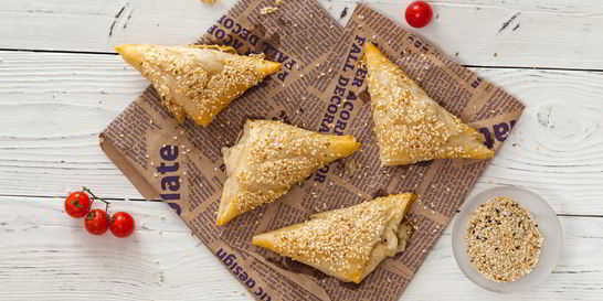 Пирожки с курицей и сыром бри