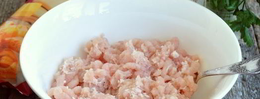 пирожки с курицей и ветчиной из слоеного теста. Шаг 3