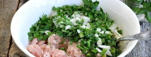 пирожки с курицей и ветчиной из слоеного теста. Шаг 4