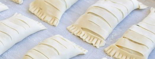 пирожки с курицей и ветчиной из слоеного теста. Шаг 8