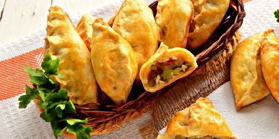 Пирожки с мясом и огурцами