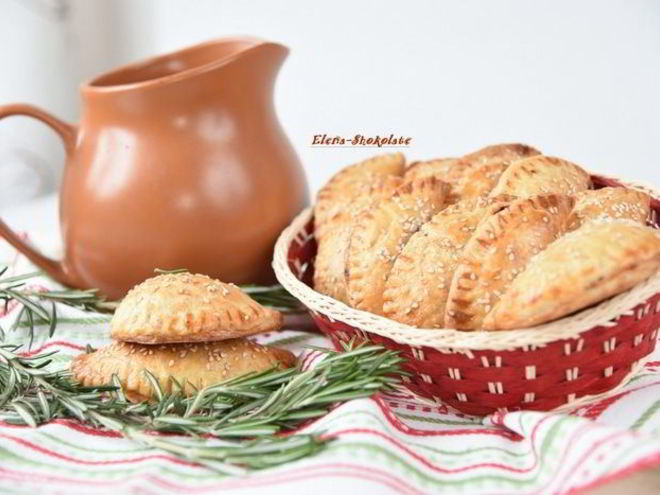 Рецепт пирожков с начинкой, тушенной в пиве и сыром