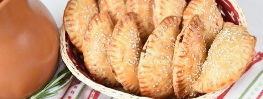 пирожки с начинкой, тушенной в пиве и сыром. Шаг 14