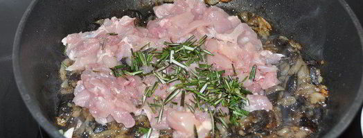 пирожки с начинкой, тушенной в пиве и сыром. Шаг 6