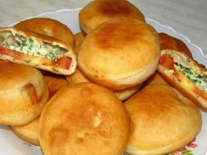 Рецепт пирожков с помидорами и брынзой