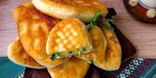 Пирожки с рисом и яйцом жареные