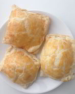 Пирожки с сыром из слоеного теста