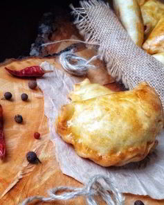 Пирожки с творогом, салями и сыром