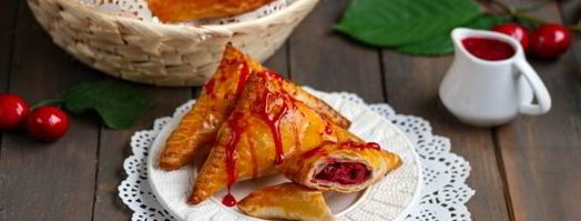 пирожки с вишней из слоеного теста. Шаг 20