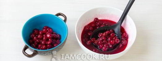 пирожки с вишней из слоеного теста. Шаг 6