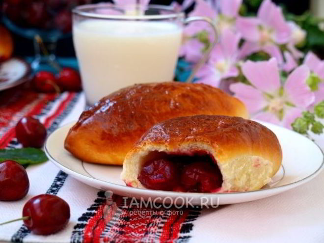 Рецепт пирожков с вишней в духовке
