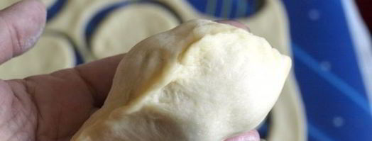 пирожки с вишней в духовке. Шаг 10