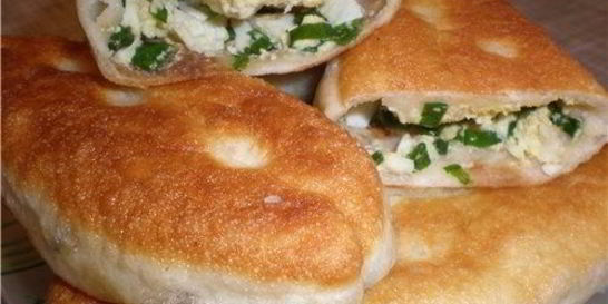 Пирожки с яйцом на сковороде