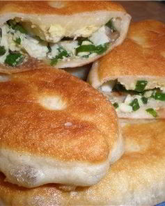 Пирожки с яйцом на сковороде