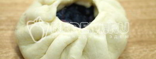 пирожки в духовке с жимолостью. Шаг 4