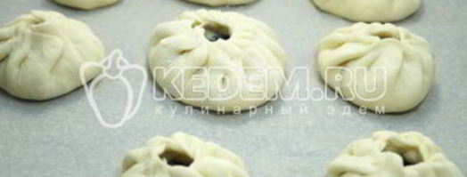 пирожки в духовке с жимолостью. Шаг 5