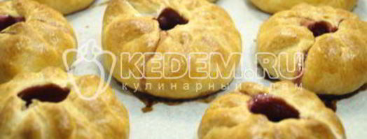 пирожки в духовке с жимолостью. Шаг 6