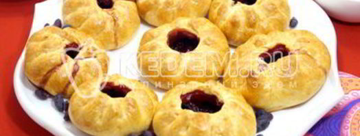 пирожки в духовке с жимолостью. Шаг 7