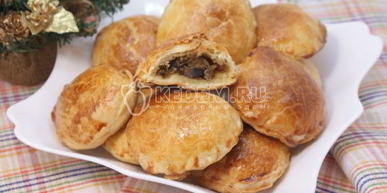 Рождественские пирожки с грибами и курицей