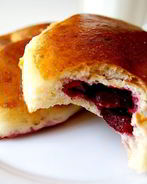 Сладкие пирожки с вишней