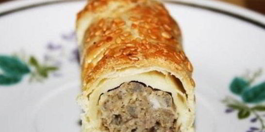 Слоеные пирожки с фаршем