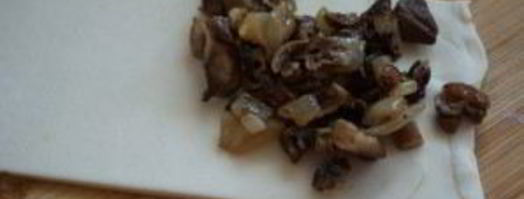 слоеные пирожки с грибами. Шаг 5