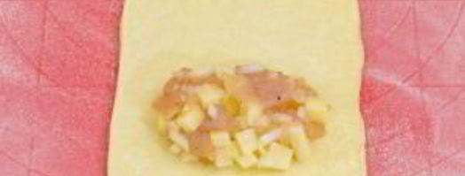 слоеные пирожки с курицей и картофелем. Шаг 8