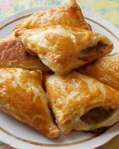 Слоеные пирожки с мясом