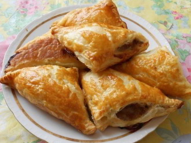Рецепт слоеных пирожков с мясом