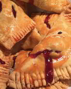 Слоеные пирожки с вишней на пиве