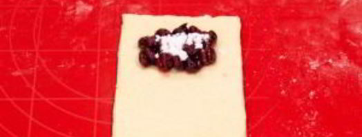 слоеные пирожки с вишней. Шаг 4