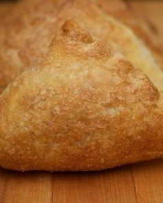 Слоеные пирожки с яблоками из готового теста