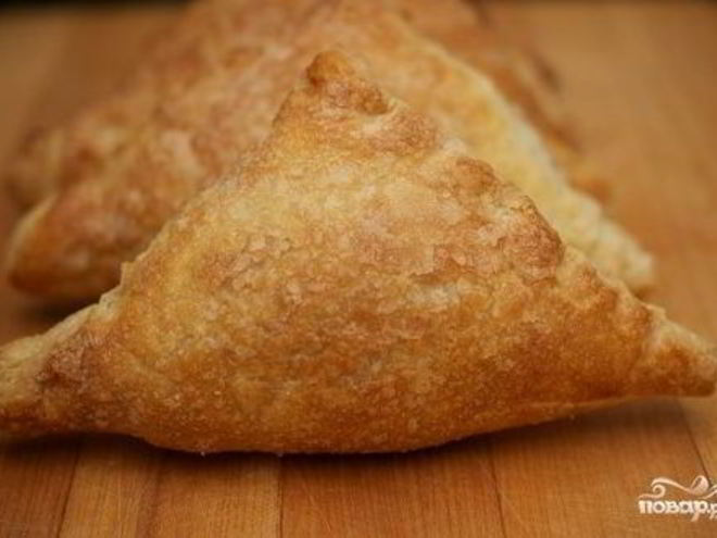 Рецепт слоеных пирожков с яблоками из готового теста