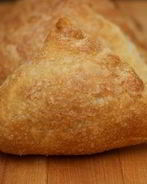 Слоеные пирожки с яблоками из готового теста