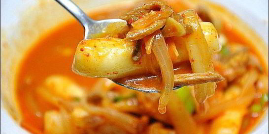 Токпокки — острые рисовые пирожки