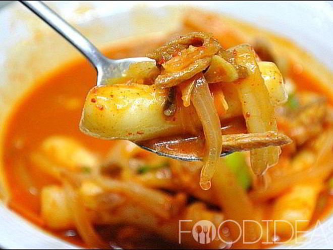 Рецепт токпокков — острых рисовых пирожков