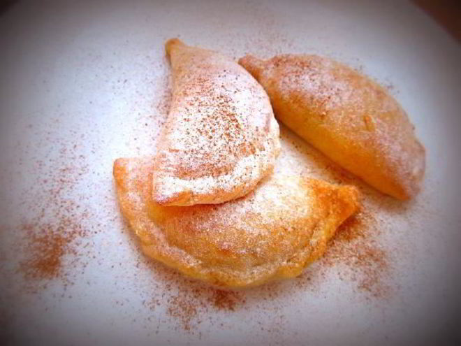 Рецепт творожных пирожков с яблоком и корицей