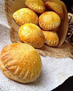 Творожные пирожки с ягодами